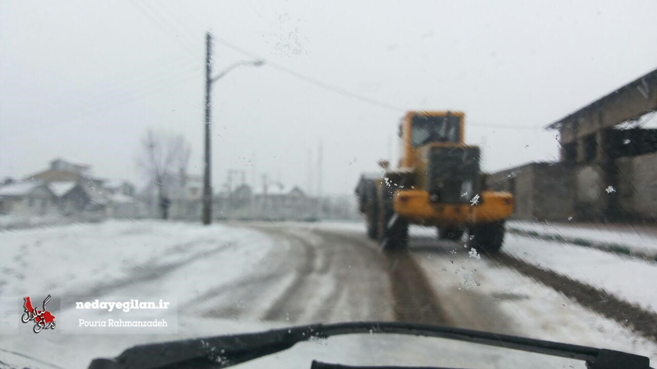 گزارش تصویری تلاش مستمر نیروهای خدمت رسان شهر رشت