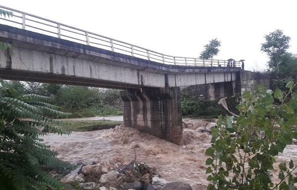 پل روستای کلفت شهرستان فومن تخریب شد