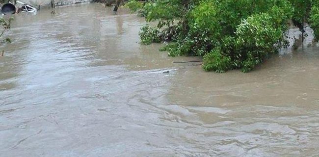 کاهش خسارت سیل اخیر با لایروبی رودخانه های آسیب پذیر /قطع شدن آب ۷۵۰ خانوار روستای امامزاده هاشم شهرستان رشت