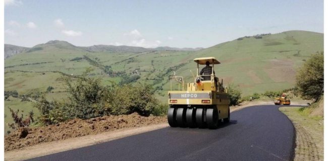 بهره برداری از یک پروژه آسفالت راه روستایی در  شهرستان آستارا