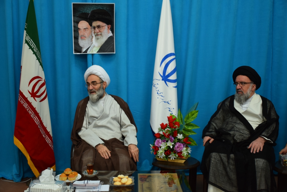آیت الله خاتمی فردی خوشنام و مورد اعتماد ملت و مقام معظم رهبری است آیت الله خاتمی فردی خوشنام و مورد اعتماد ملت و مقام معظم رهبری است