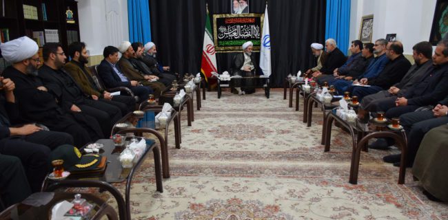 پیراهن مشکی در عزای امام حسین(ع) نماد مقابله با کفر و ظالم است/ اشعار مداحان در عزاداری ها انقلابی و حسینی(ع) باشد