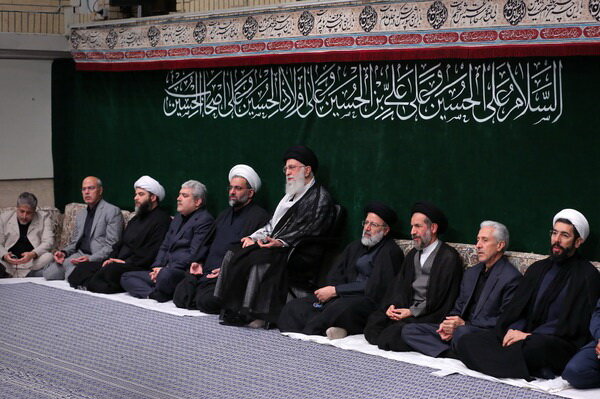 مراسم عزاداری اربعین حسینی با حضور هیئتهای دانشجویی در حسینیه امام خمینی مراسم عزاداری اربعین حسینی با حضور هیئتهای دانشجویی در حسینیه امام خمینی