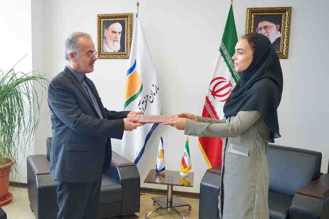 بانوی قهرمان قایقرانی مشاور مدیرعامل سازمان منطقه آزاد انزلی شد بانوی قهرمان قایقرانی مشاور مدیرعامل سازمان منطقه آزاد انزلی شد
