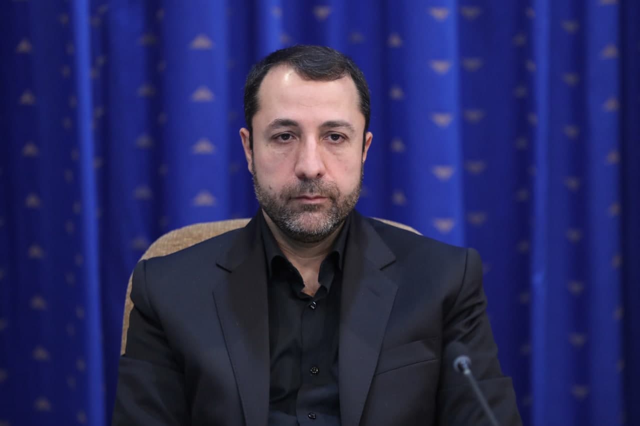 علی صالح آبادی رئیس کل بانک مرکزی شد/ از منفعت مردم، نظام و کشور کوتاه نیایید علی صالح آبادی رئیس کل بانک مرکزی شد/ از منفعت مردم، نظام و کشور کوتاه نیایید