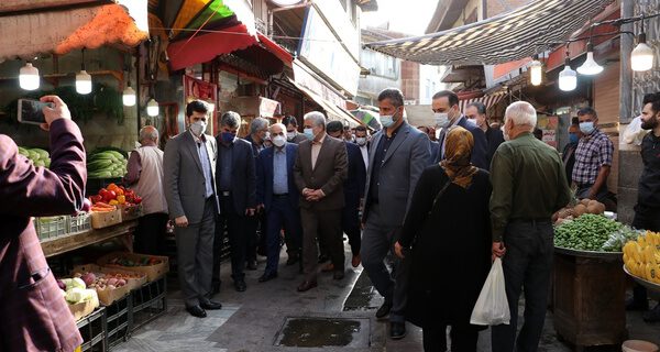 بازدید سرزده استاندار گیلان از بازار بزرگ شهر رشت/ نظارت بر عرضه کالا مطابق با قیمت مصوب، با جدیت دنبال شود