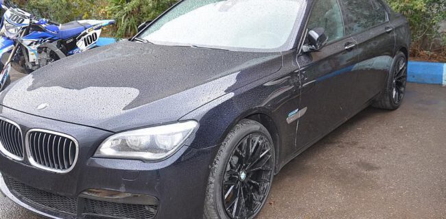 خودرو BMW قاچاق در رودبار متوقف شد