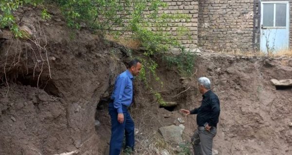 کشف چند گور باستانی هنگام خاکبرداری در رودبار