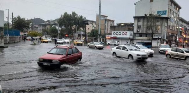 رفع آبگرفتگی در ۳ منطقه از شهر رشت در پی تداوم بارش باران