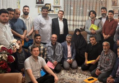 خبرنگاران فومن و شفت با مادر شهیدان امام پناهی دیدار کردند