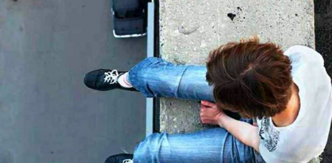 جلوگیری از خودکشی مرد ۳۰ ساله رشتی / وی تصمیم به پریدن از بالای پل قلی‌پور رشت را داشت