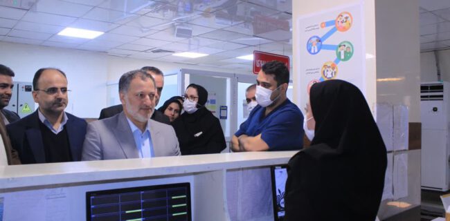 بیماران در بیمارستان انزلی سرگردان شده‌اند / کمبود امکانات و فضای کافی برای حضور پزشکان