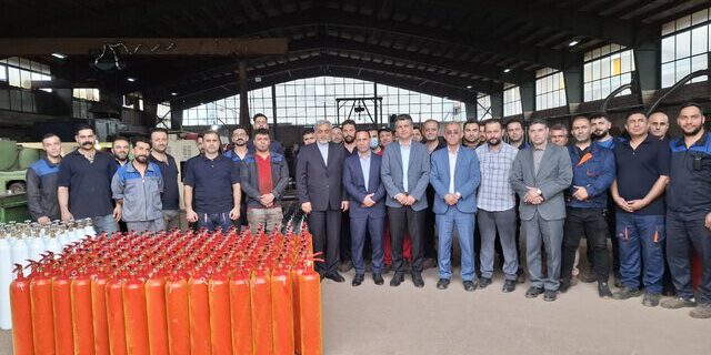 کارگران در خط مقدم تولید و اقتصاد کشور هستند