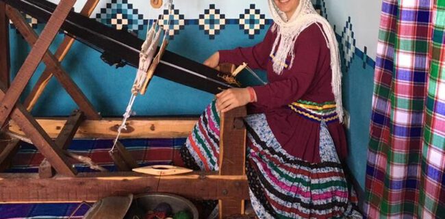افتتاح کارگاه زنده بافی چادرشب در روستای قاسم آباد چابکسر
