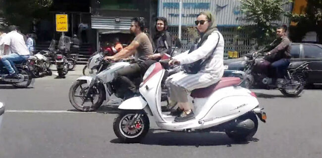 صدور گواهینامه موتورسیکلت برای بانوارن منعی ندارد
