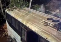 سقوط مینیبوس به داخل رودخانه در ماسوله؛ ۳ نفر مصدوم شدند سقوط مینیبوس به داخل رودخانه در ماسوله؛ ۳ نفر مصدوم شدند