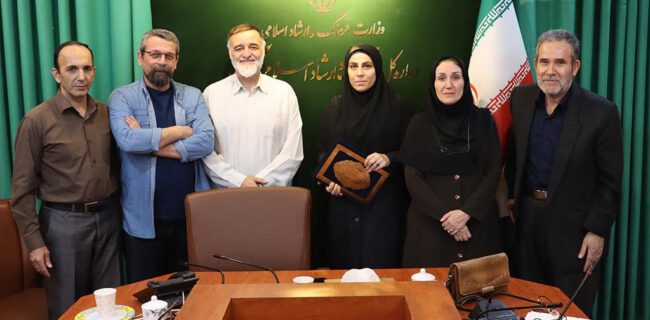 ۸ اثر به «سی و هفتمین جشنواره تئاتر استان گیلان» راه یافتند ۸ اثر به «سی و هفتمین جشنواره تئاتر استان گیلان» راه یافتند