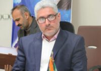 پیاده رو؛ حق شهروندان، غنیمت مغازه داران (روایتی از شهری که در آن عابران جایی برای قدم زدن ندارند) پیاده رو؛ حق شهروندان، غنیمت مغازه داران (روایتی از شهری که در آن عابران جایی برای قدم زدن ندارند)