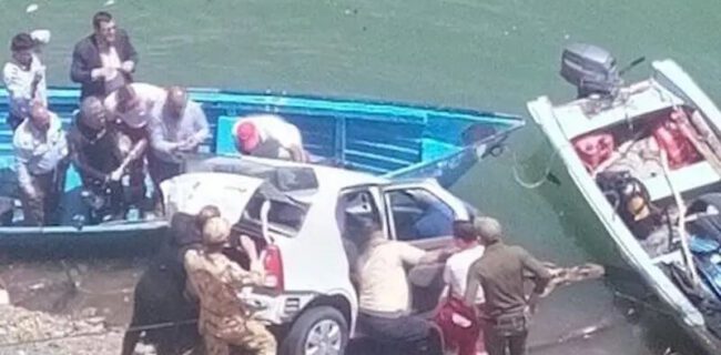 مرگ ۳ نفر در پی سقوط خودرو به تالاب عینک رشت