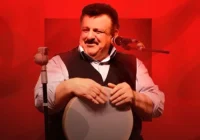 هرگز ایستاده نمی‌خوانم، به اعضای گروهم هم اجازه نمی‌دهم حرکات اضافه انجام دهند