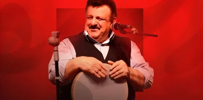 هرگز ایستاده نمیخوانم، به اعضای گروهم هم اجازه نمیدهم حرکات اضافه انجام دهند هرگز ایستاده نمیخوانم، به اعضای گروهم هم اجازه نمیدهم حرکات اضافه انجام دهند