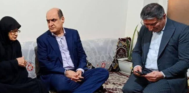 دیدار استاندار گیلان با خانواده‌های شهیدان امیرحسام جوینده و ایرج صفری‌پور