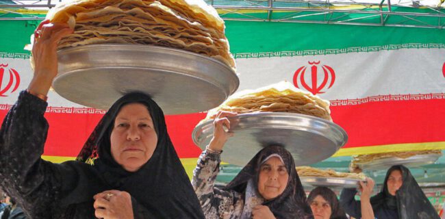 پخت روزانه ۶ هزار نان در موکب اکبرآبادی‌ها