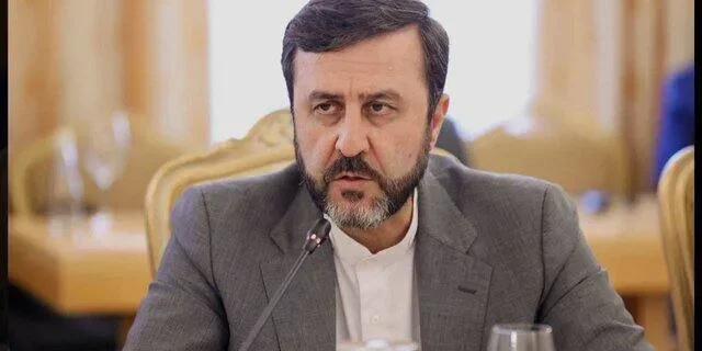 به ناوهای فرانسوی و انگلیسی در تنگه هرمز پاسخ قاطع و فوری می‌دهیم