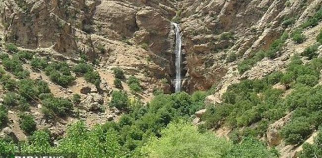 آبشار بهرام بیگیِ دنا میزبان گردشگران