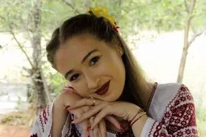 مرگ ناگهانی خواننده ۱۷ ساله بر اثر سکته مغزی لحظاتی پیش از اجرا مرگ ناگهانی خواننده ۱۷ ساله بر اثر سکته مغزی لحظاتی پیش از اجرا