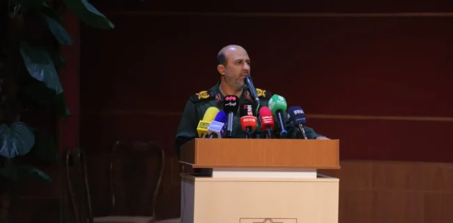 انتقام خون تک تک شهدا را خواهیم گرفت انتقام خون تک تک شهدا را خواهیم گرفت