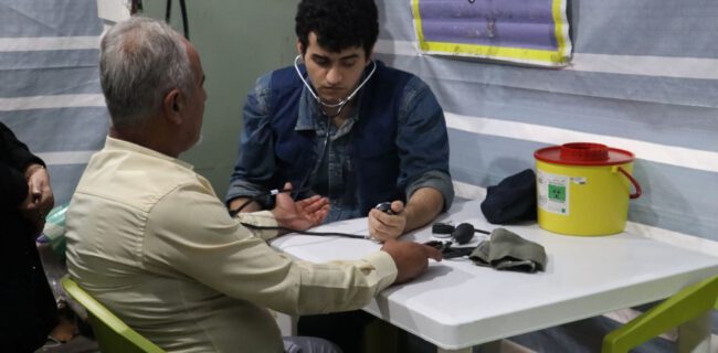 طنین «غدیر» با برپایی ایستگاه سلامت، در پیاده‌راه فرهنگی رشت